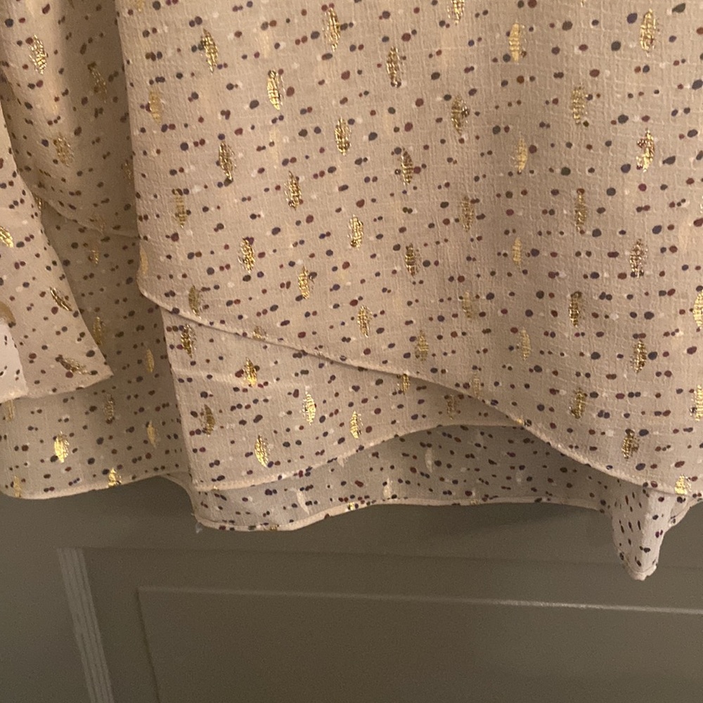 Vince Camuto Gorgeous Vneck Blouse.  NWT.  Size L - Picture 10 of 10